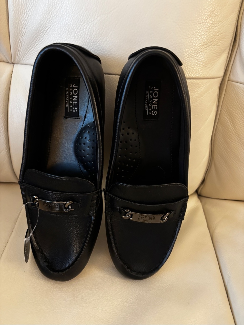 Jones New York Women’s Black Leather Slip-On Loafers.  Size 8.5 wide.  NWT